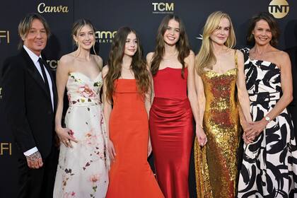 En abril del año pasado, la familia se mostró a pleno en un evento: Keith Urban, Sunday Rose Kidman-Urban, Faith Margaret Kidman-Urban, Sybella Hawley, Nicole Kidman y Antonia Kidman posaron para los fotógrafos
