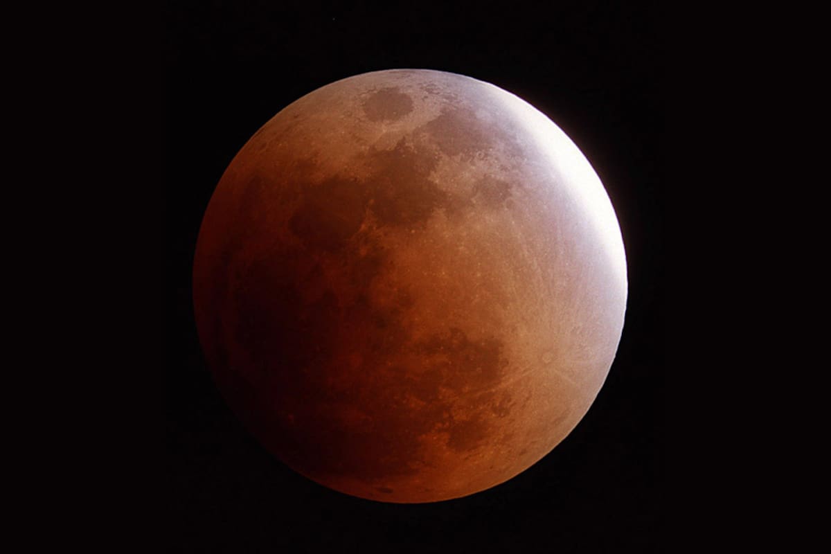 En abril, una espectacular luna roja maravilló al mundo