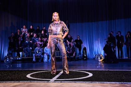 En agosto, Mía Martin desfiló en el Buenos Aires Fashion Week (Foto: Instagram @miamartinn_)