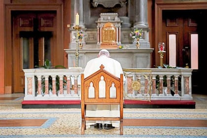 En agosto pasado, Francisco rezó por las víctimas de abuso en una iglesia en Irlanda