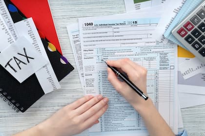 En algunas ciudades de EE.UU., los residentes postergan más su declaración de impuestos; una encuesta sondeó los motivos