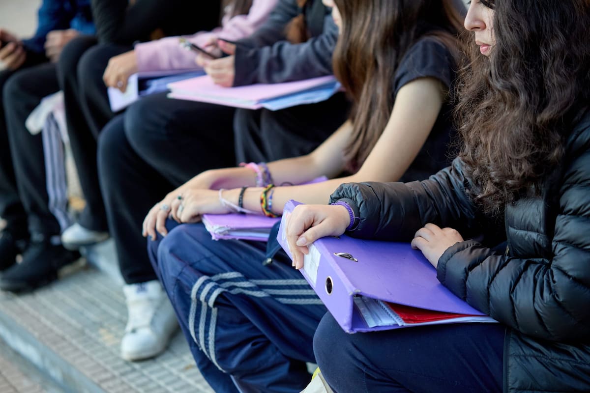 En algunas escuelas del país se ha llegado a implementar un protocolo preventivo tras amenazas de tiroteo. La medida restringía el ingreso con mochilas