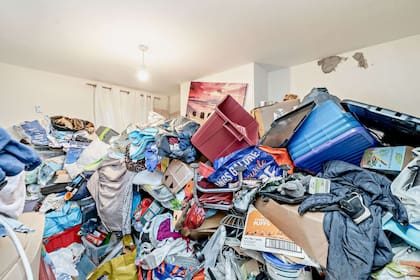 En algunas habitaciones no hay espacio siquiera para pasar caminando