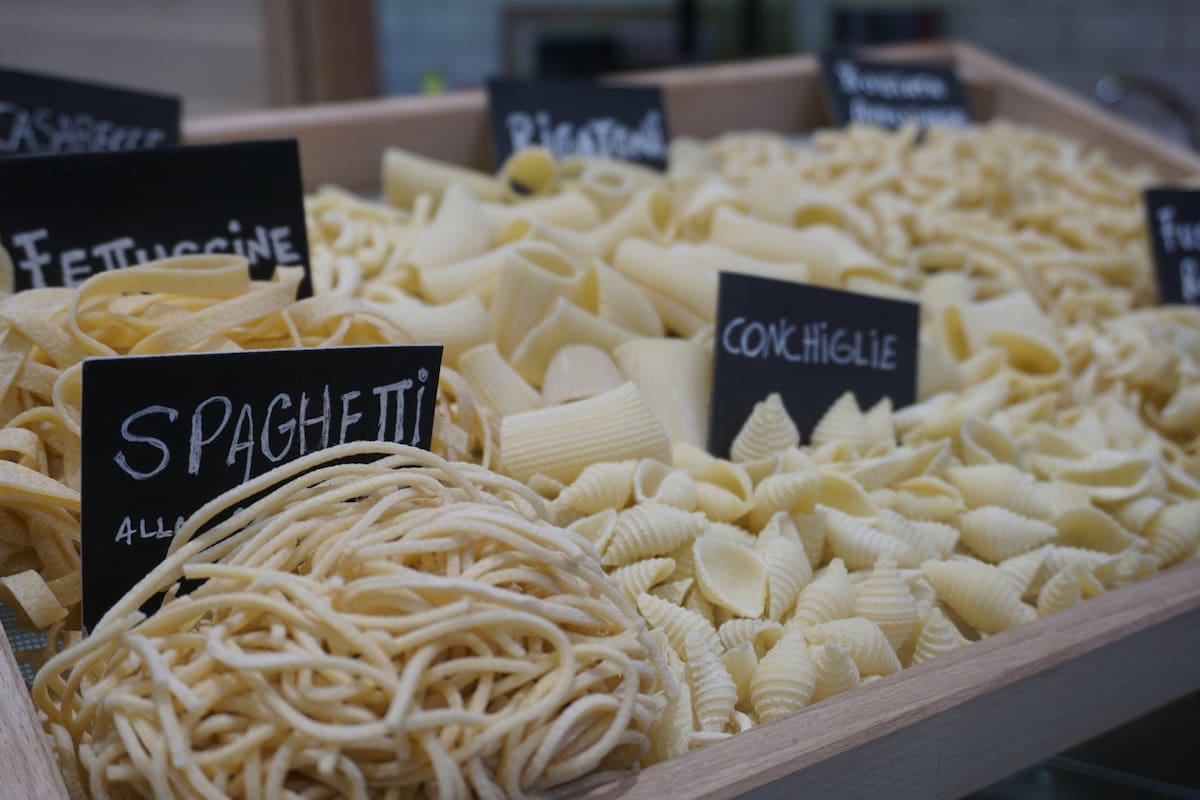 En algunos como Core la pasta fresca se vende a la par que los platos terminados