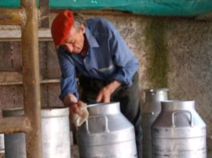 En algunos tiempos llegó a repartir hasta 750 litros por día, en tarros de 50 litros. Tras la pandemia en el 2020, su vida cambió y tuvo que ser más serena