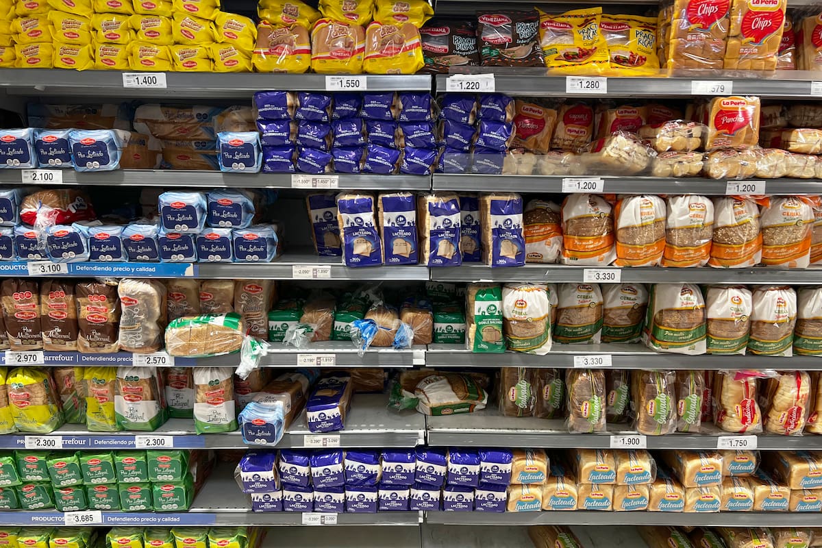 En alimentos hubo un encarecimiento en dólares en los últimos meses.