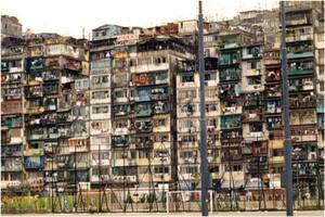 En apenas 2,7 hectáreas de terreno llegaron a vivir hasta 50.000 personas en algunos momentos en Kowloon