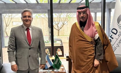 En Arabia Saudita Llaryora se reunió con el Sultán Al-Marshad, CEO del Fondo de Desarrollo Saudita.
