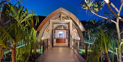 En armonía con el lugar, el hotel preserva el frágil ecosistema y utiliza energías renovables