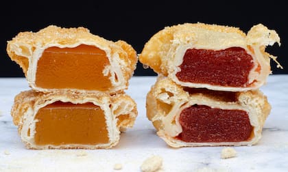 En Artiaga realizan una masa criolla que resiste especialmente el gran relleno de sus pastelitos.