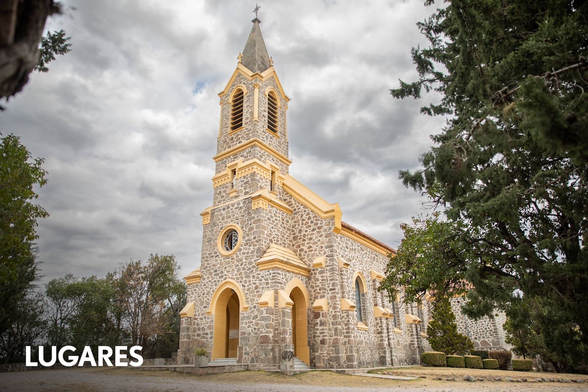 La parroquia del Sagrado Corazón de Ascochinga tiene una placa que recuerda la visita del ex presidente de Estados Unidos.