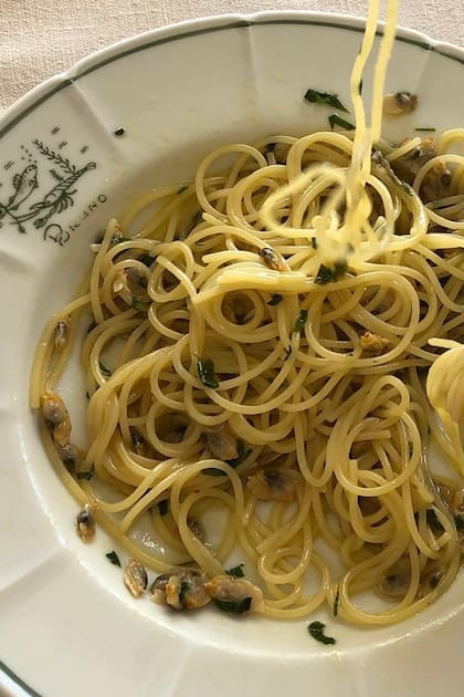 En Bagno Bruno, otro de los balnearios que visitaron -además de Bagno Marzia- probaron los deliciosos platos de pastas y frutos de mar del restaurante con vista al mar.