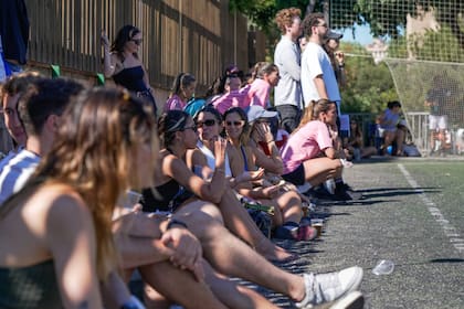 En Barcelona existen más torneos de fútbol masculino que femeninos, en La Masía sucede al revés