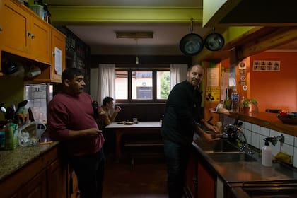Los espacios comunes de los hostels ahora empiezan a ser habitados por personas que viven en la ciudad