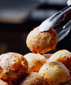 Día del Chipá: una receta para hacerlo en casa y cuatro versiones de autor