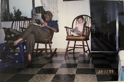 En Bella Vista, Corrientes, disfrutando de su abuelo.