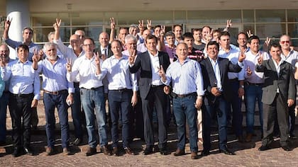En Bolívar, el 31 de marzo, la primera postal de intendentes del PJ, incluidos los ultra-K