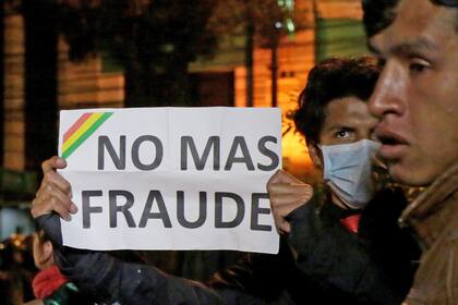 Los candidatos de la oposición llamaron a continuar con las movilizaciones en Bolivia y exigieron la renuncia de Evo