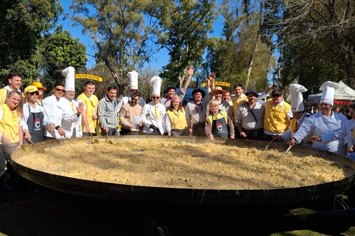 En Boulogne crearon un omelette gigante con 10.000 huevos