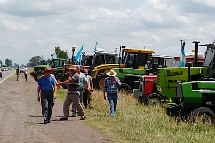 Bragado. Productores en una asamblea al costado de la ruta