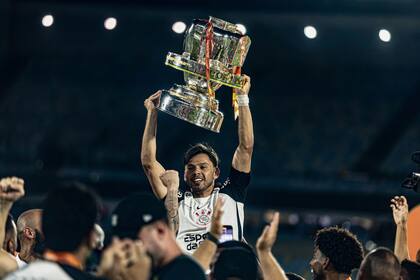 En Brasil, Ángel Romero ganó seis títulos y supo dejar su huella entre los hinchas del Timao