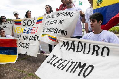 En Brasilia, una protesta de venezolanos por la jura de Maduro