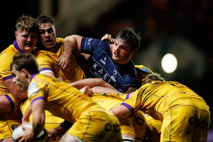 En Bristol Bears, un animador de la Premiership, firmó contrato hasta 2029; el club lo recibió muy bien y hasta hubo quienes tomaron clases de español para comunicarse con él.