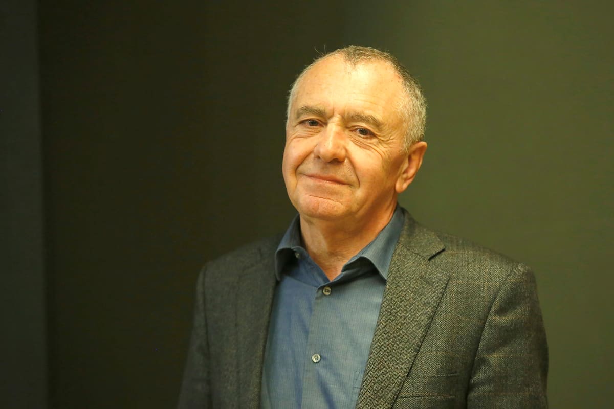 En Buenos Aires para dictar una conferencia, el filósofo francés hace un diagnóstico agudo de lo que llama "hipermodernidad" y sus efectos en la vida y el arte; "se cambia de religión como de auto", dice