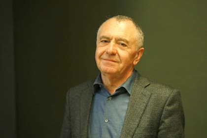 En Buenos Aires para dictar una conferencia, el filósofo francés hace un diagnóstico agudo de lo que llama "hipermodernidad" y sus efectos en la vida y el arte; "se cambia de religión como de auto", dice