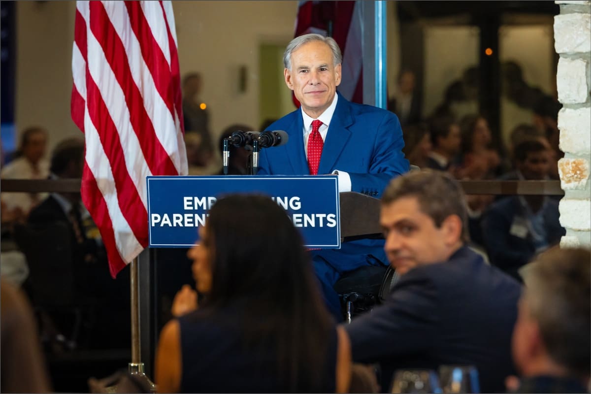 En busca de su reelección en Texas, Greg Abbott recaudó casi 23 millones de dólares entre julio y diciembre