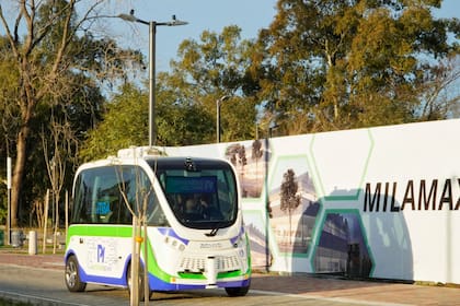 En CABA ya existe el primer colectivo autónomo y eléctrico, gratis, abierto al público y funciona de lunes a viernes: dónde probarlo