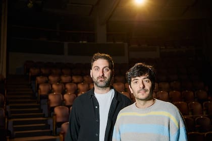 En cada obra, con desbordante humor, Sutottos aborda emociones o distintas problemáticas humanas, del miedo a la felicidad; "todas cuestiones existenciales", remarcan