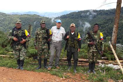 En cada operación, Catardi tenía que llevar a representantes de las FARC y del gobierno colombiano