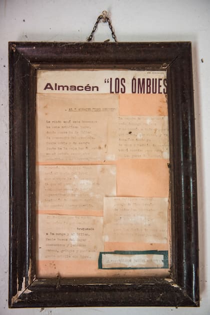 En cada rincón de la pulpería hay rastros de larga historia.