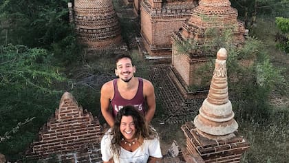 En cada una de estas regiones vivió por tiempos cortos y prolongados, y fue en su recorrido asiático que su camino solitario se transformó en un caminar de a dos, enamorada de un español, con quien comparte el espíritu nómade.