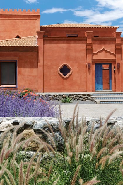 En Cafayate: Una casa con el sello de uno de los grandes arquitectos salteños y deco de estilo contemporáneo