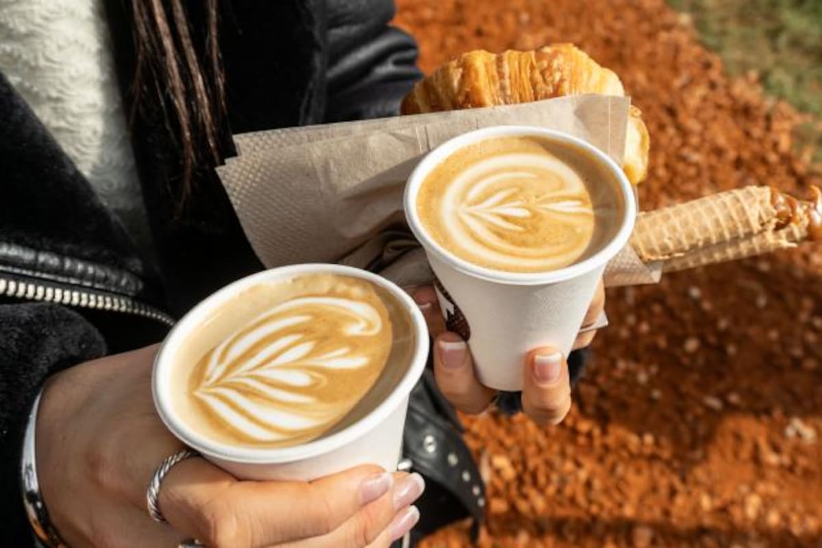 En Cafecito BA habrá más de 10 puestos de café y pastelería, con cafés desde $4000 y propuestas dulces y saladas desde $3500