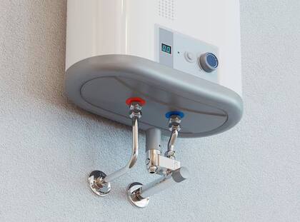 En calefones y termotanques es importante prestar atención a la llama y a manchas negras en paredes, techos, artefactos o alrededor de los artefactos