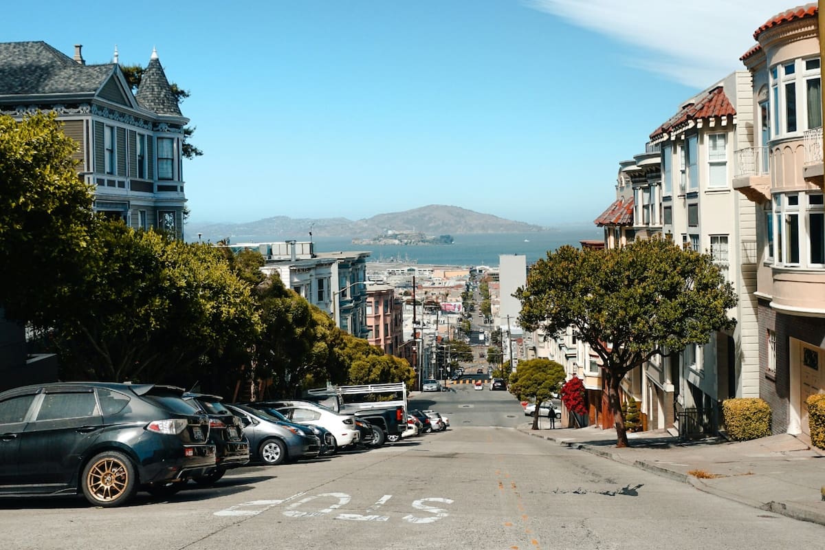 En California, las nuevas leyes firmadas por el gobernador Gavin Newsom tienen como objetivo abordar problemas específicos que afectan a las comunidades del estado (Archivo)