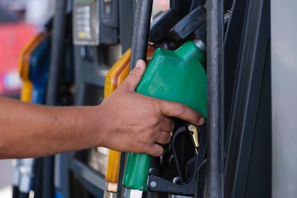 En California, los conductores pueden utilizar las aplicaciones para encontrar estaciones de servicio con los precios más bajos