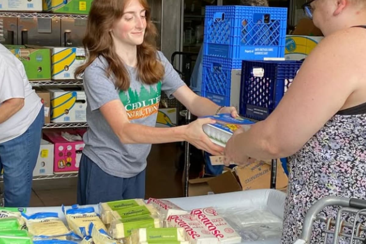 En California, muchos personas se verán beneficiadas con ayudas alimenticias.