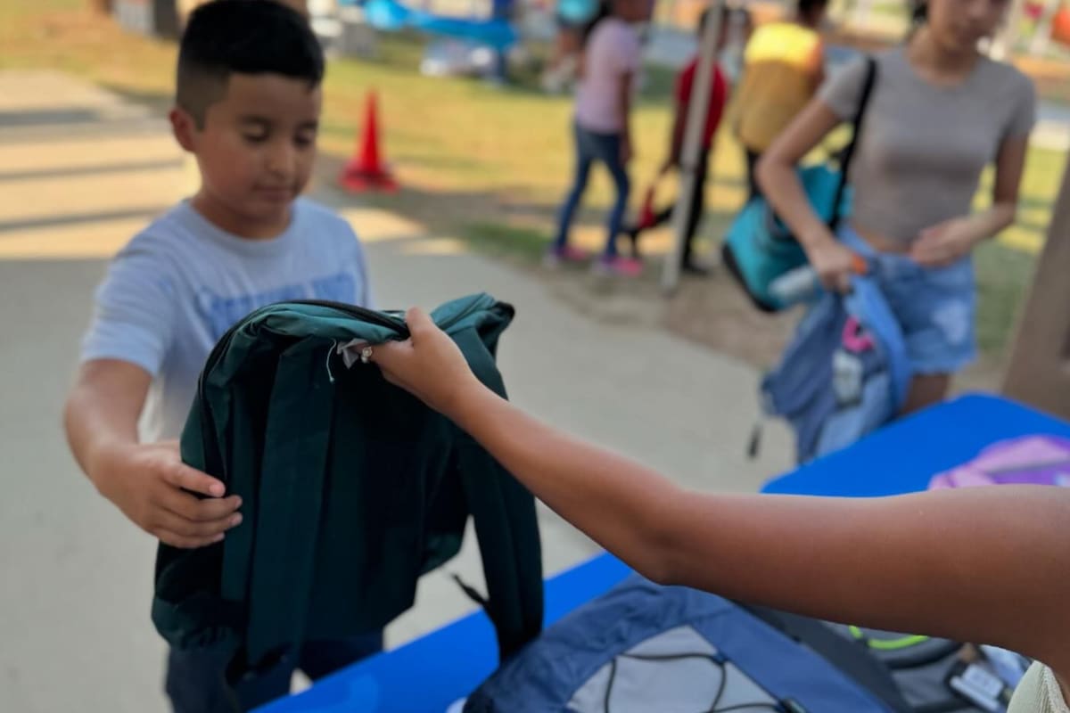 En California se entregarán mochilas, útiles y cortes de pelo, ante la vuelta a clases