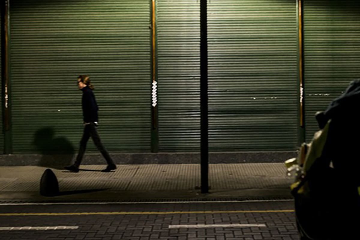 En calles menos psicodélicas que en sus días de efervescencia, los sitios donde reinan los habitués mantienen su tonalidad porteña inconfundible