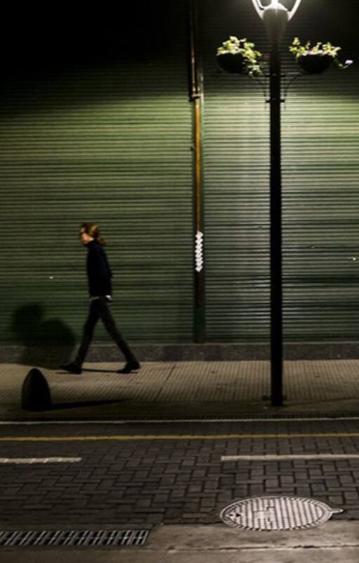 En calles menos psicodélicas que en sus días de efervescencia, los sitios donde reinan los habitués mantienen su tonalidad porteña inconfundible