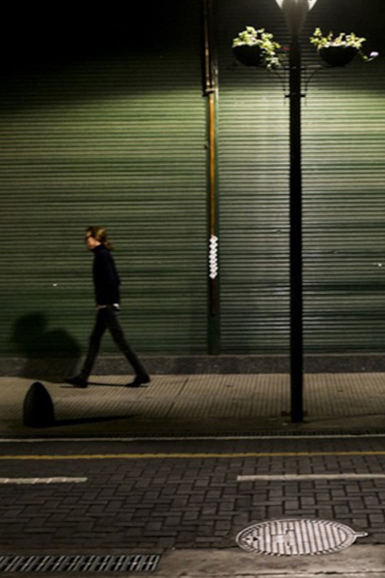 En calles menos psicodélicas que en sus días de efervescencia, los sitios donde reinan los habitués mantienen su tonalidad porteña inconfundible