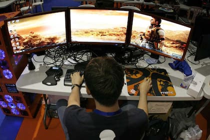 En cambio, 9 horas semanales de videojuegos influyen en la conducta, genera conflictos con compañeros y ofrece menos habilidades sociales