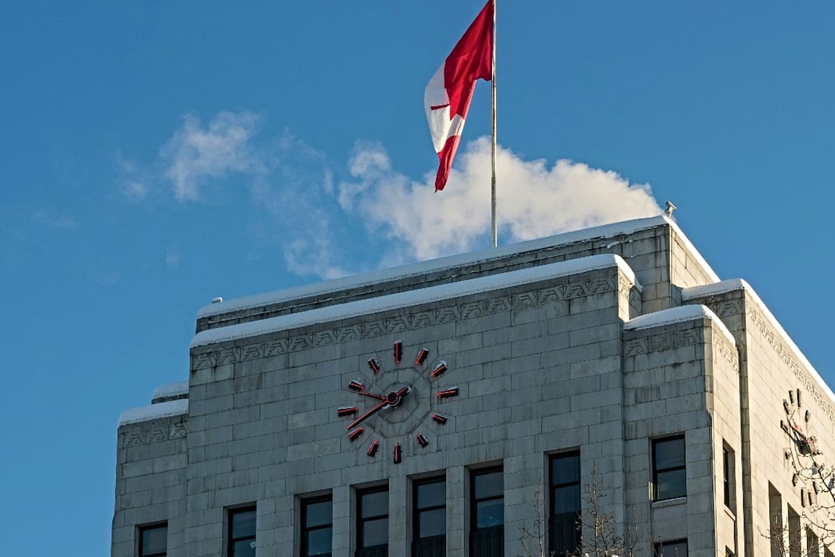 En Canadá, las zonas horarias y el horario de verano suelen estar regulados por los gobiernos provinciales y territoriales