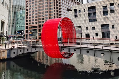 En Canary Wharf, Alicia siente que está inmersa en un cuento de ciencia ficción. Ella retrata Londres en su cuenta de IG:
aliciasown.