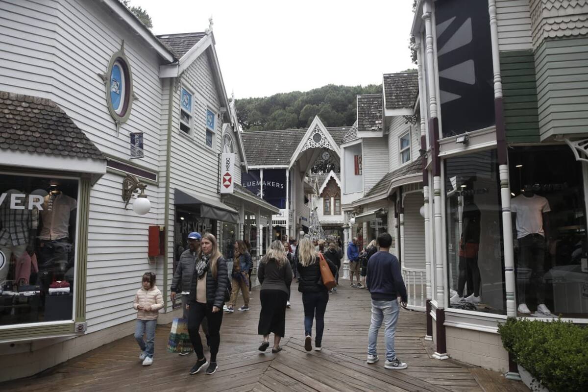 En Cariló, pese al frío, ayer ya se veían los primeros turistas