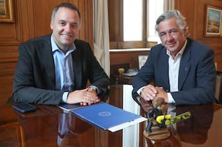 En medio de la crisis política, Adorni recibió a la Rural, que pidió seguir con la baja de impuestos